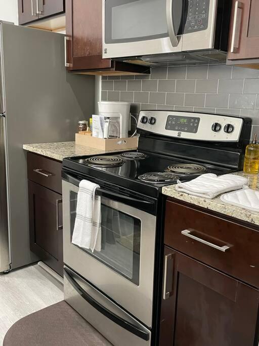 Cozy, High Rise, Large Studio Facing Downtown . Apartamento Baltimore Exterior foto