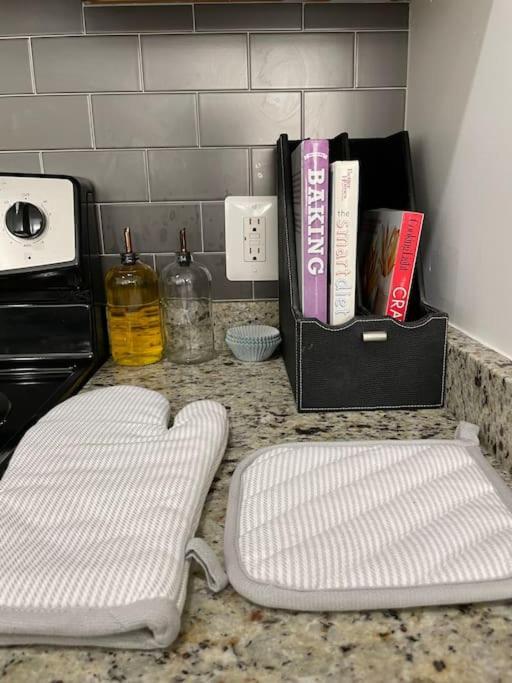Cozy, High Rise, Large Studio Facing Downtown . Apartamento Baltimore Exterior foto