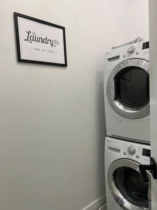 Cozy, High Rise, Large Studio Facing Downtown . Apartamento Baltimore Exterior foto