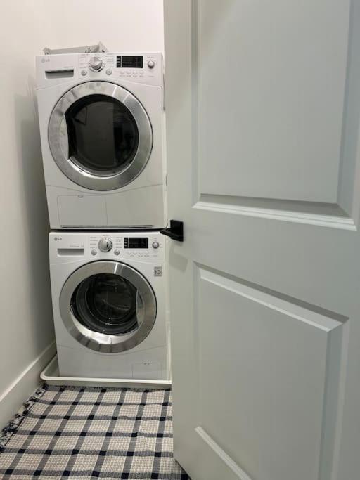 Cozy, High Rise, Large Studio Facing Downtown . Apartamento Baltimore Exterior foto