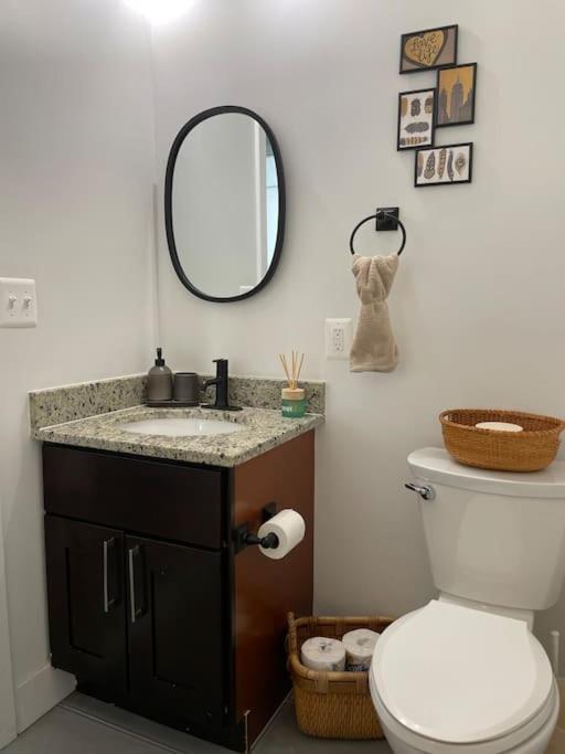 Cozy, High Rise, Large Studio Facing Downtown . Apartamento Baltimore Exterior foto